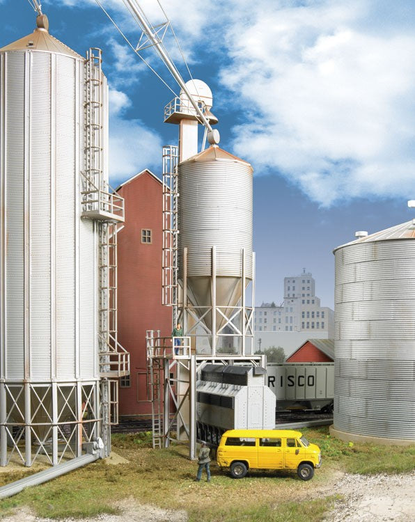 Walthers Cornerstone HO Scale Building/Structure Kit Grain Surge Bin