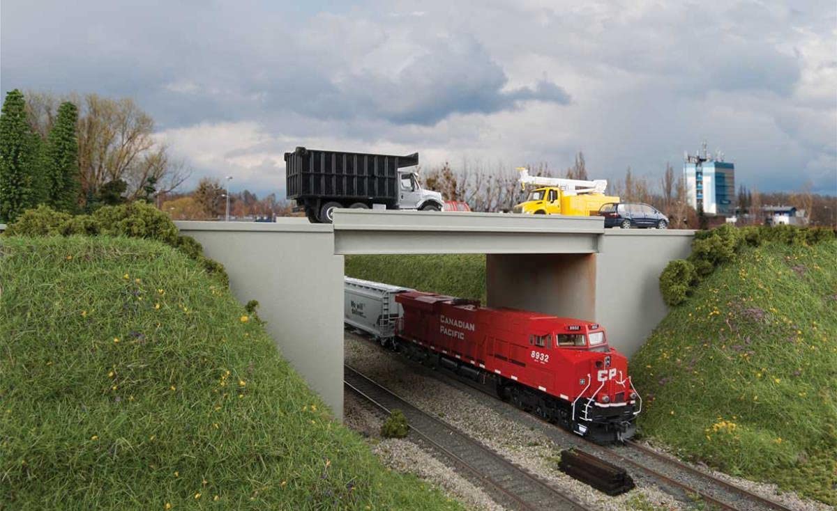 Walthers Cornerstone HO Scale Modern Concrete Highway Overpass - Kit - 12-15/16 x 6-1/4