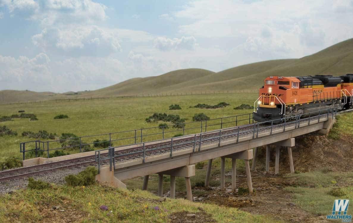 Walthers Cornerstone HO Scale Kit Modern Short-Span Concrete Railroad Bridge