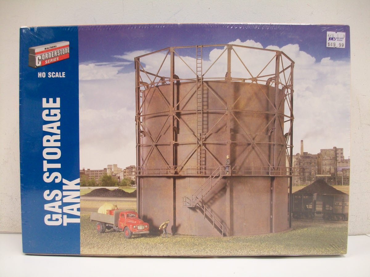 Walthers HO Scale Empire Gas Works - Cornerstone Series® Plastic Kit Gas Storage Tank 9-7/8" 24.6cm Diameter x 9-1/8" 22.8 Tall