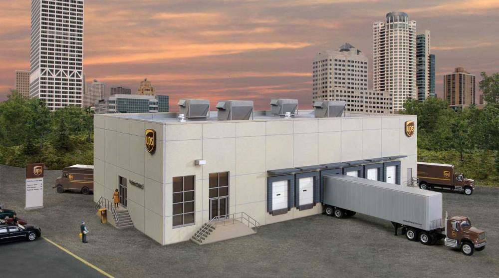 Walthers Cornerstone UPS® Hub w/Customer Center Structure Kit, HO Scale