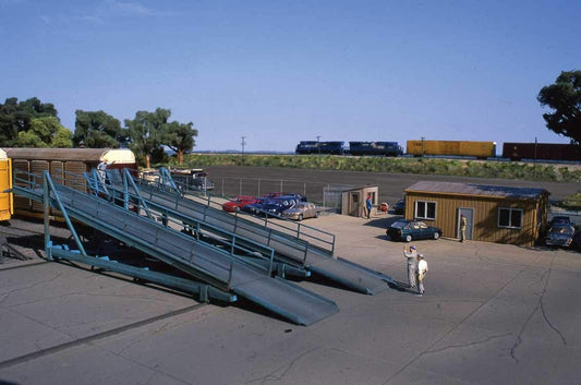 Walthers Cornerstone HO Scale Automobile Transloading Terminal - Kit