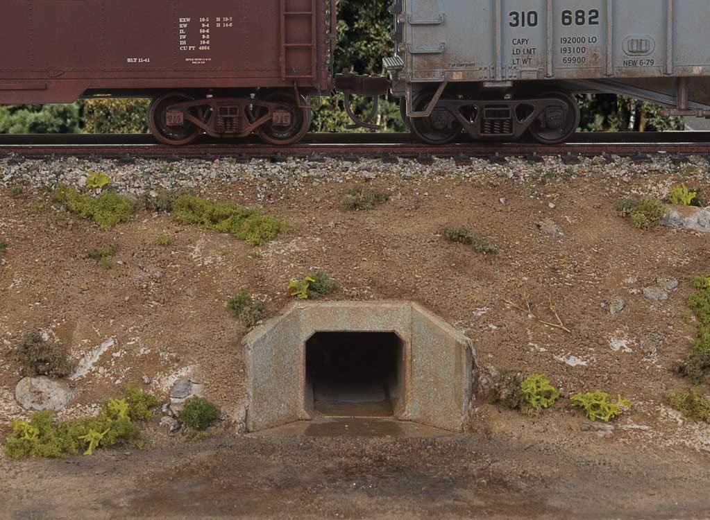 Walthers Cornerstone HO Scale Concrete Drainage Culverts Kit