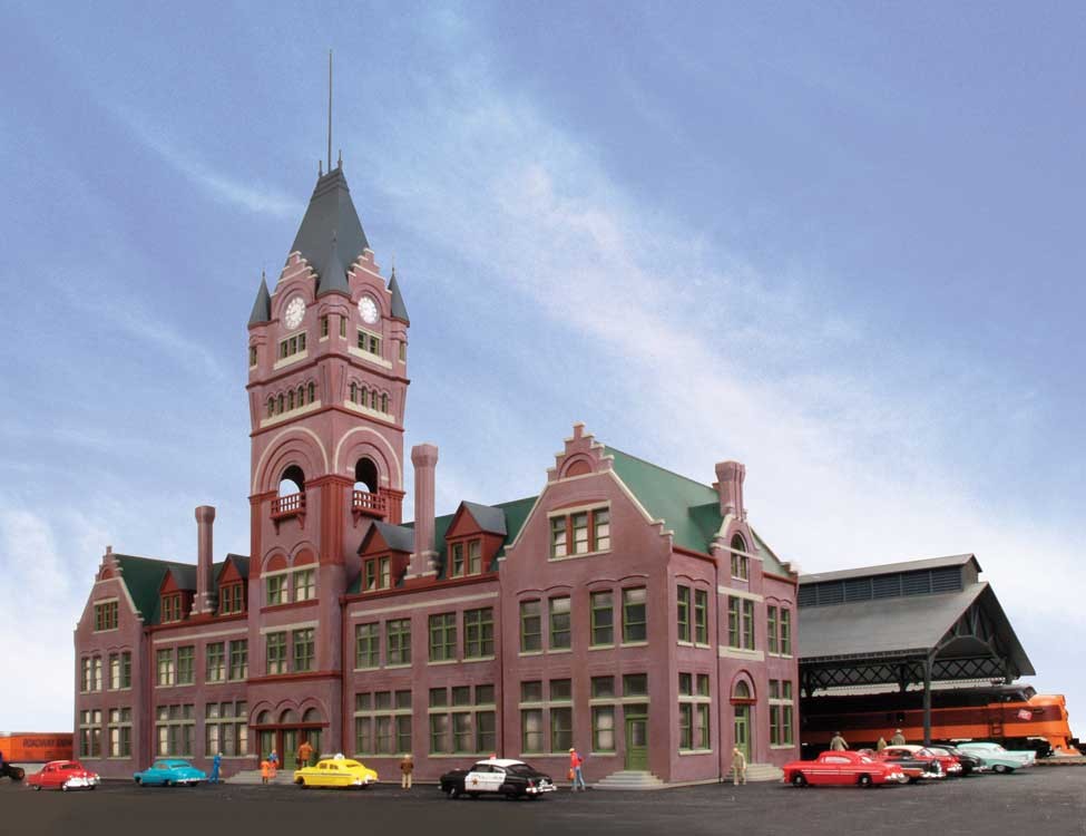 Walthers Cornerstone HO Scale Building/Structure Kit Milwaukee Station/Shed
